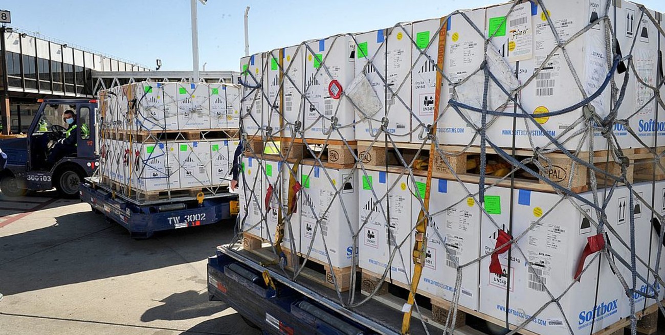 Este miércoles arribó al país un nuevo cargamento con más de 800 mil vacunas Pfizer