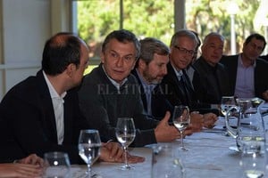 Gentileza Presidencia de la Nación Reunión el Olivos. El presidente Macri se acercó a la mesa y dejó su mensaje.