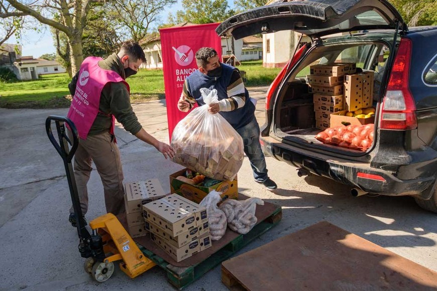 ELLITORAL_398896 |  Gentileza Basfe Unas 30 empresas donantes y 40 puesteros del Mercado de Abasto forman parte de esta acción solidaria que se consolida en la ciudad.
