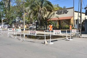 Flavio Raina Precaución. Quienes transiten la zona deberán tener en cuenta este vallado preventivo colocado por el Municipio.