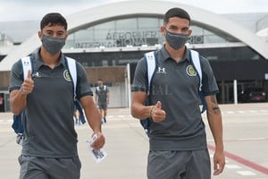 @CARCoficial Jugadores de Central en el aeropuerto de Rosario.