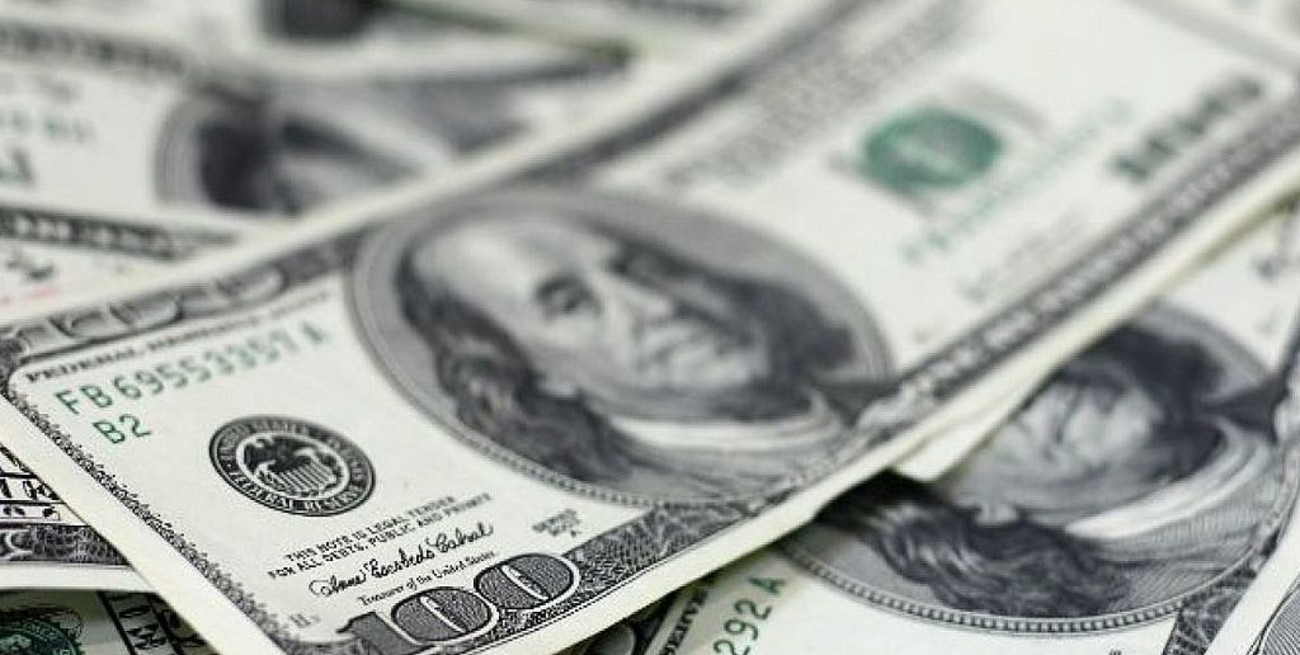 El dólar "solidario" superó por primera vez los $ 142