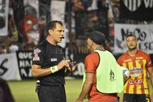 Archivo Carlos Córdoba. El árbitro santafesino dirigirá hoy en Rafaela,