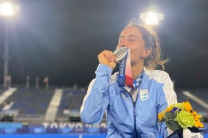 ELLITORAL_408417 |  Gentileza Sofía Maccari con su medalla de plata que fue robada en septiembre.