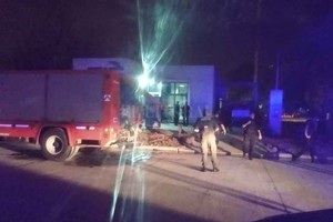 ELLITORAL_368532 |  El Litoral El personal que debió intervenir por el siniestro ocurrido en la subcomisaría 17ma.