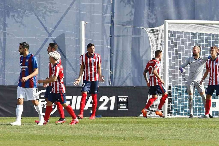 ELLITORAL_332121 |  Gentileza Atlético de Madrid Voz de mando. El ex tatengue fue elogiado por su DT tras el partido.