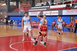 ELLITORAL_355271 |  Gentileza Unión disputó su primer amistoso en el Angel P. Malvicino, perdiendo ante Atlético Echagüe Club de Paraná.