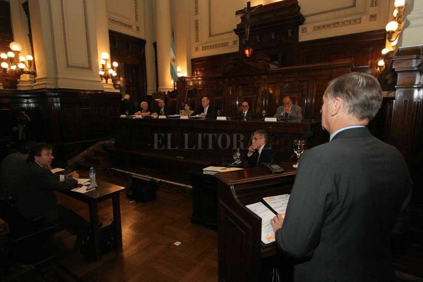 ELLITORAL_327381 | Flavio Raina En 2010, el gobernador Hermes Binner encabezó el reclamo y llegó hasta la Corte Suprema de Justicia. Pasaron 10 años y todavía no se devolvieron los fondos.