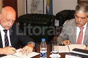 Secretaría de Comunicación Social Bonfatti y De Vido firmaron un acuerdo este miércoles en Buenos Aires.