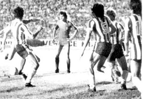 Archivo El Litoral Nunca tan cerca...Si bien después llegó esa Copa Conmebol en 1999 (único título de la historia de la  T ), aquélla vez con 25.000 almas, Talleres tenía todo servido en bandeja contra Independiente pero no pudo.