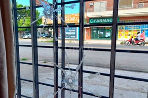 ELLITORAL_422133 |  El Litoral Los balazos impactaron en la vidriera e ingresaron al interior del negocio.