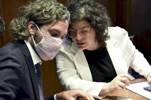 ELLITORAL_369644 |  PLZPhoto NOTICIAS ARGENTINAS BAIRES 
FEBRERO 23: El Jefe de 
Gabinete, Santiago Cafiero, 
junto a la flamante Ministro 
de Salud, Carla Vizzotti, 
encabezaron esta tarde la 
reuniÃ³n virtual del Consejo 
Federal de Salud (CoFeSa).
Foto NA