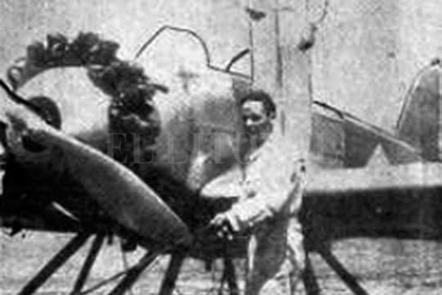 ELLITORAL_336764 |  Hemeroteca Digital de Santa Fe / Diario El Orden El hidroavión en el puerto santafesino.