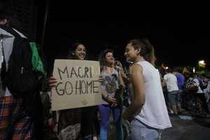 ELLITORAL_422367 |  Manuel Fabatía - Archivo El Litoral Diciembre de 2017. Las protestas en contra de la reforma jubilatoria propuesta por el gobierno de Macri se replicaron en todo el país. Diciembre es complicado para todos, pero para los gobiernos no peronistas parece serlo por partida doble.