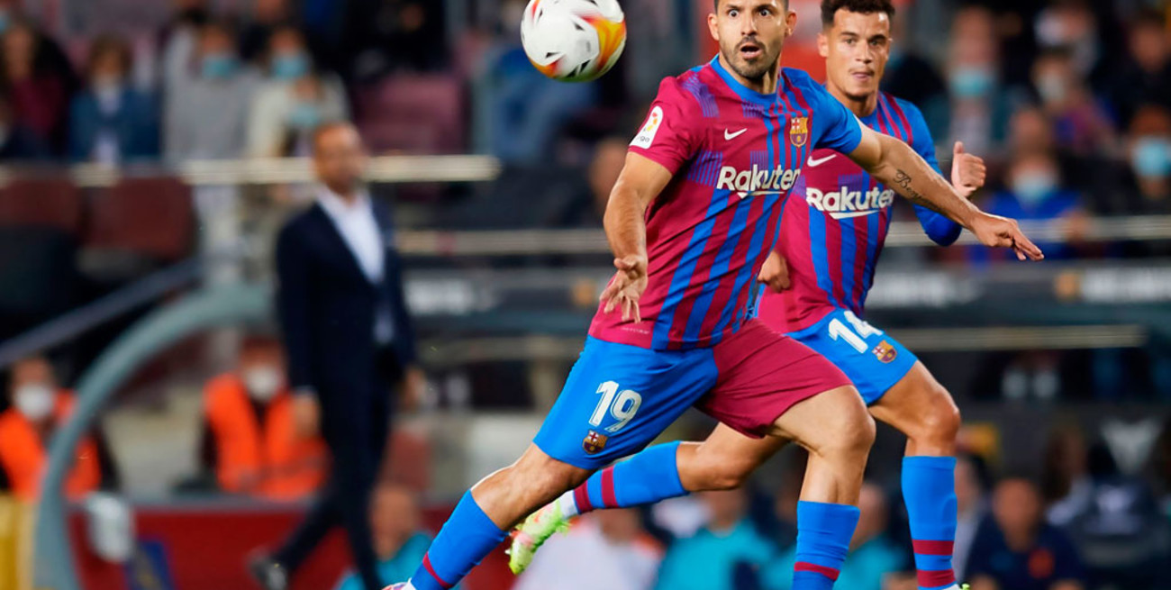 El "Kun" Agüero hizo su debut oficial en Barcelona
