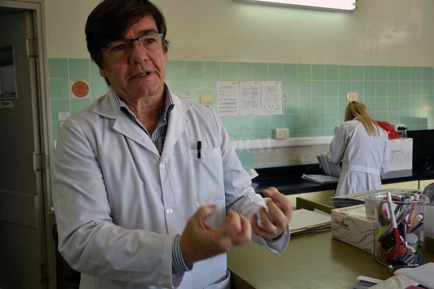 ELLITORAL_350912 |  Archivo El Litoral / Flavio Raina Carlos Pastor:  Hoy por hoy, estamos dando los resultados casi en el mismo día. Se incorporó un equipo de extracción robotizada, que permitió optimizar mucho los tiempos del proceso .