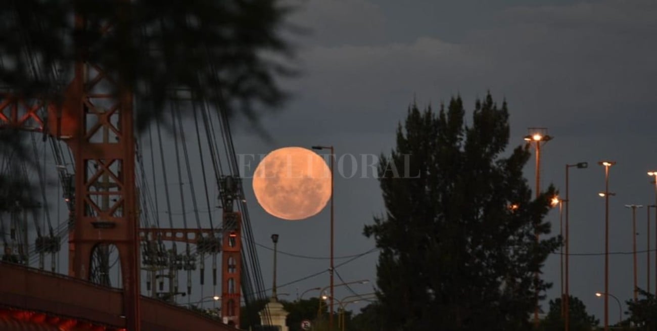 Desde este lunes por la noche se podrá disfrutar la primera "Luna rosa" del año