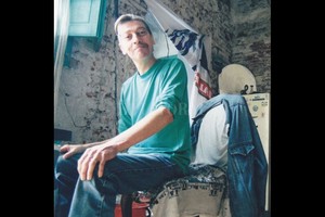 Gentileza Espíritu Inquieto La Película Integró más de diez bandas, publicó más de diez discos, vivió en Brasil y grabó su único disco de estudio en Argentina.