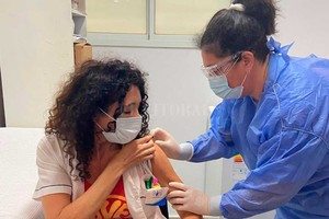 Gentileza El Dr. Federico Fiorilli y la Dra. María Martha Filippi fueron de los primeros santafesinos en recibir la dosis.