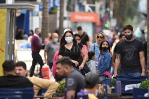 ELLITORAL_420035 |  Pablo Aguirre Aunque los indicadores siguen a la baja y los nuevos contagios son pocos, es clave mantener las medidas preventivas: barbijo y distanciamiento social.