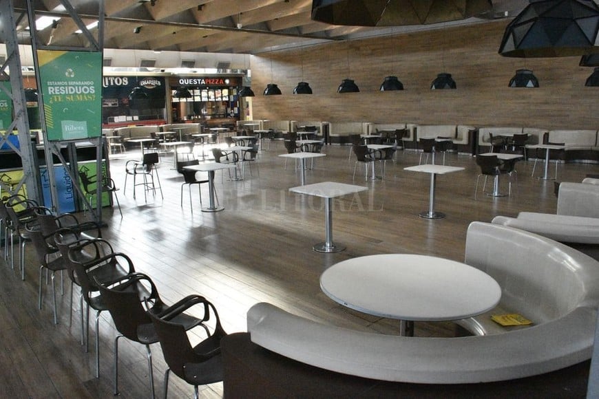 ELLITORAL_327968 |  Flavio Raina Unas 60 familias dependen del funcionamiento del patio de comidas del shopping Ribera.