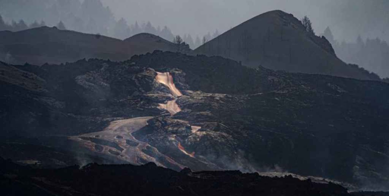 El volcán de La Palma se reactiva: la lava arrasó un cementerio