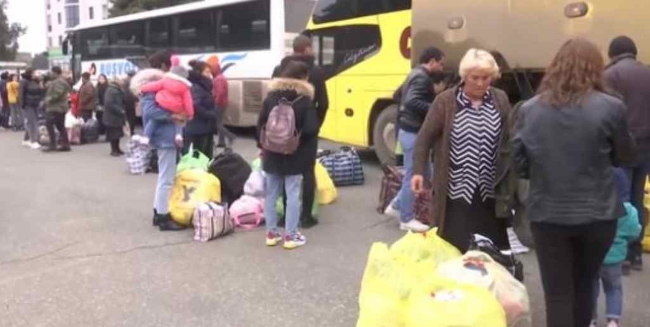 Más de 350 refugiados regresan a Nagorno Karabaj en las últimas horas tras el conflicto armado 