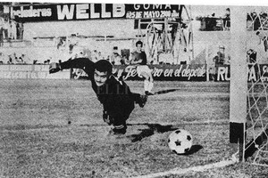 ELLITORAL_365665 |  Archivo La imagen eterna del histórico gol del Mencho Balbuena.