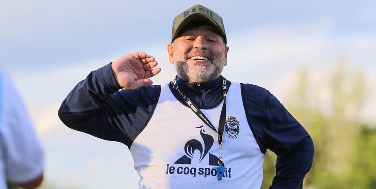 Según la autopsia, Maradona murió de un "edema agudo de pulmón" y una "insuficiencia cardíaca"