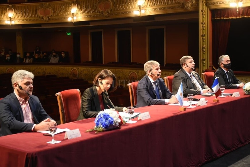 ELLITORAL_408906 |  Flavio Raina Se realizó una videollamada con los representantes desde el país europeo.