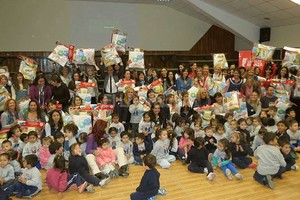 Gentileza Prensa Ministerio de Educación Kits. Días atrás, se entregaron más de 130 kits con el juego yo pienso que a jardines de la capital y Rosario, entre otras ciudades.