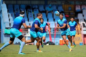 Gentileza Prensa UAR / Gaspa Fotos Santiago Carreras lanza el juego. Esa difícil tarea tendrá el sábado ante Nueva Zelanda.