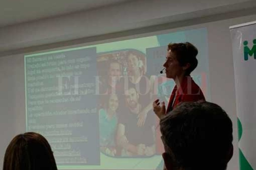 ELLITORAL_414074 |  Gentileza Resiliencia. A Sofía Irene Bauzá, un ACV le paralizó la mitad de su cuerpo y le perjudicó el habla. Hoy da charlas por todo el país.