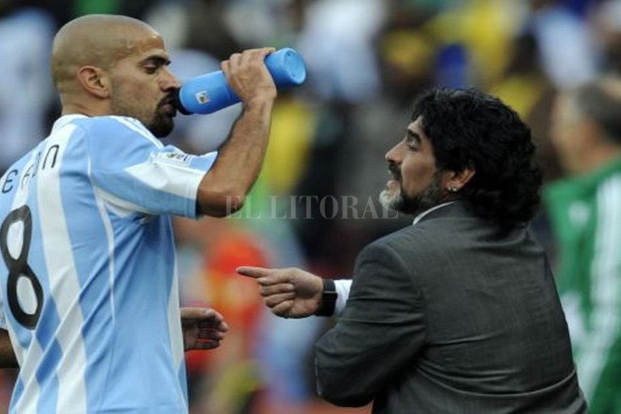 ELLITORAL_419057 |  Gentileza En el Mundial 2010, con Diego como DT. Allí fue cuando la relación comenzó a desgastarse, en teoría, porque Maradona dejaba en el banco a la  Bruja .