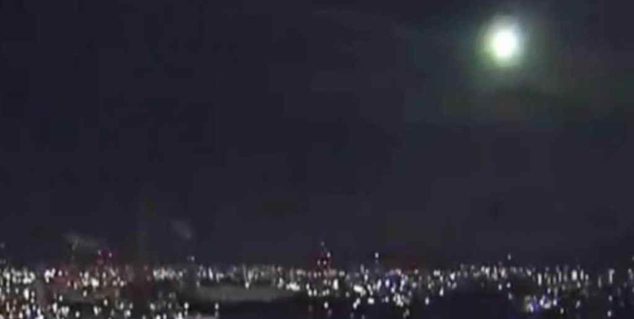 Un meteorito brillante fue captado por las cámaras cuando ingresó a la atmósfera en Japón  