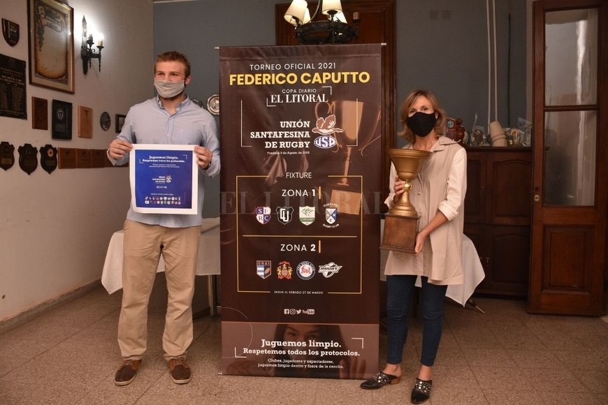 ELLITORAL_365471 |  Manuel Fabatía Lucas y Carolina Caputto. El hijo y la hermana del recordado  Fefe  estuvieron en la presentación.