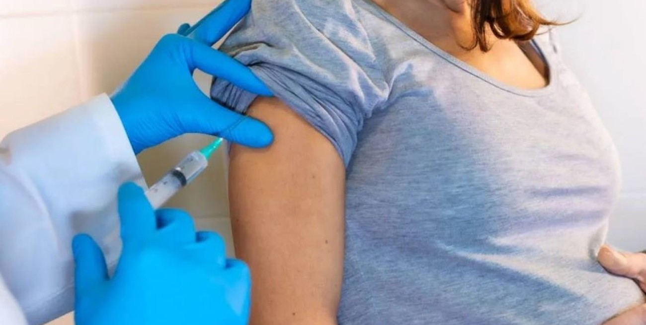 En Buenos Aires se vacuna contra el coronavirus a mujeres embarazadas