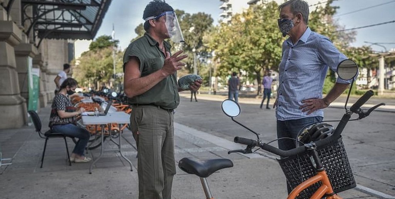 Entregaron las primeras bicicletas a trabajadores de la salud de la ciudad