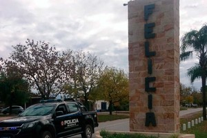 ELLITORAL_429412 |  Gentileza Prensa URXI La policía del departamento Las Colonias busca pistas de la camioneta Ford EcoSport en la que fugó el sobreviviente.