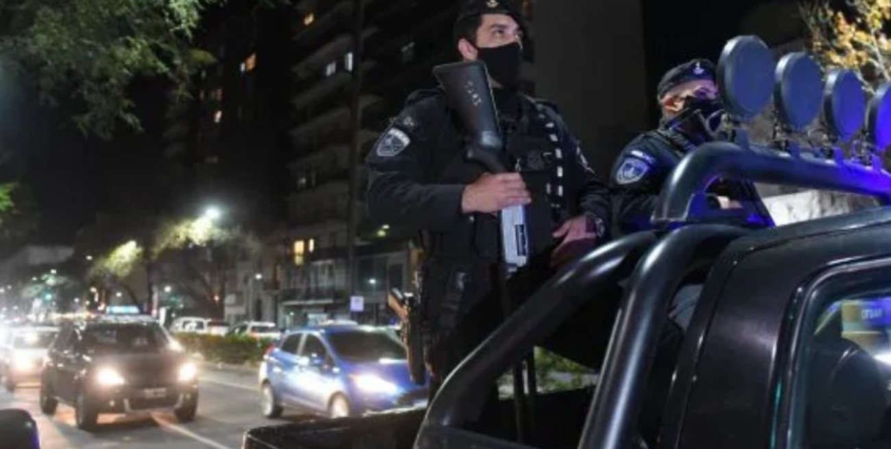 Detienen a 42 personas por participar de una fiesta clandestina en Rosario