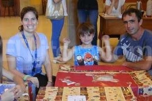 ELLITORAL_110542 |  Gentileza Nochebuena para Todos Santa Fe Solidaridad. El fin de semana, el grupo recibió 400 cajas. Ante nuevos pedidos, invitan a armar cajas tipo para este viernes.