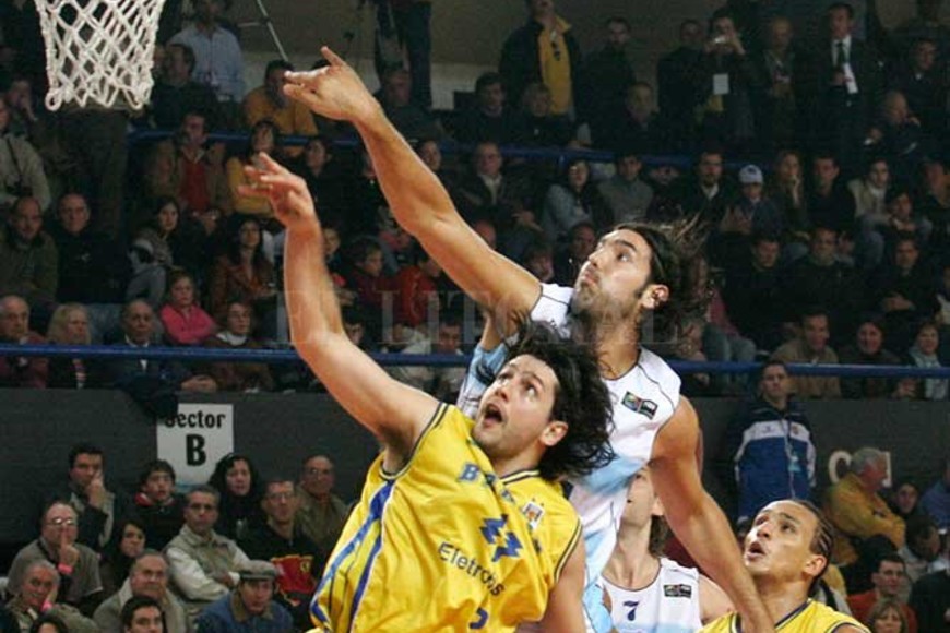 ELLITORAL_394594 |  Archivo El Litoral Scola, con la Selección Argentina en Santa Fe, en un torneo amistoso disputado en 2006.