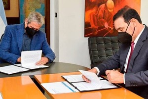 Gentileza Gustavo Valdés, gobernador de Corrientes, junto al ministro Jorge Ferraresi