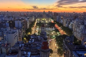 ELLITORAL_436420 |  Fernando Nicola Los ciudadanos de la Ciudad Autónoma de Buenos Aires, reciben el agua y la energía eléctrica con subsidios del 83% y tienen una tarifa irrisoria en el transporte urbano por colectivos.