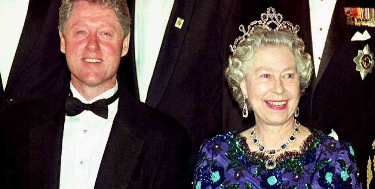 Revelaron el motivo por el que Bill Clinton rechazó una invitación para tomar el té con Isabel II