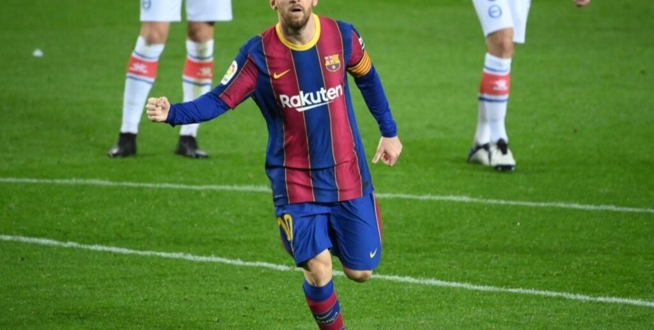 Messi marcó dos goles para el triunfo de Barcelona que lo acerca a la punta de la liga española