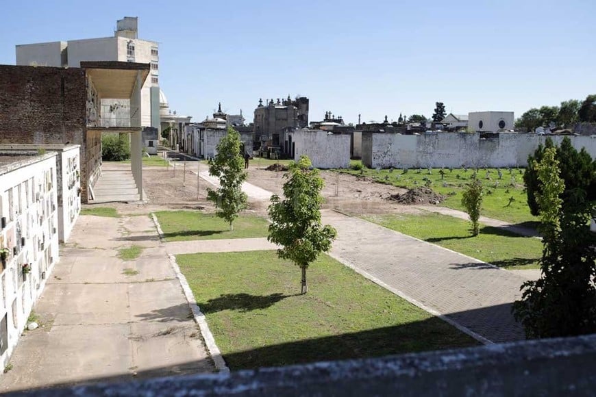 ELLITORAL_351517 |  Gentileza Municipalidad de Santa Fe Tras la demolición de las secciones 119, 120 y 125, y parcial de la 136, surge una nueva área de espacio verde, que da continuidad a la existente.