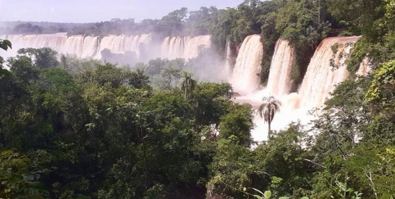 Las Cataratas del Iguazú duplicaron su caudal y ofrecen una vista espectacular