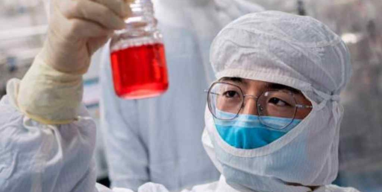 Es "poco creíble" la teoría de una fuga del coronavirus desde un laboratorio chino, según la OMS