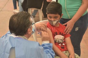 ELLITORAL_417362 |  Guillermo Di Salvatore La vacunación está cumpliendo un rol impresionante. Estamos en una apertura casi total, y no hay casos graves. Más allá de esto, hay que seguir manteniendo los cuidados , dice Kofman.